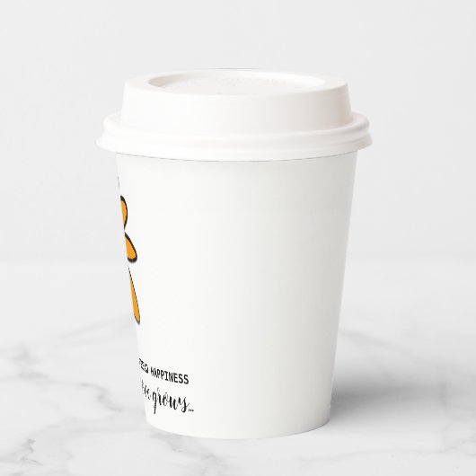 Gelbe Blume in Orangetönen Pappbecher (Links)