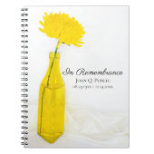 Gelbe Blume in Vase Feier der Lebensbeerdigung Notizblock (Vorderseite)