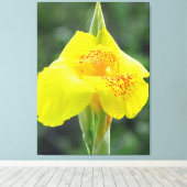 Gelbe Blume Leinwanddruck (Insitu (Holzboden))