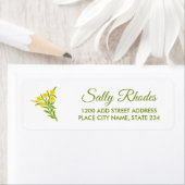 Gelbe Blume mit grünen Blätter auf Weiß (Insitu)