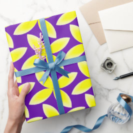 Gelbe Blume Muster auf Lila Hintergrund Geschenkpapier