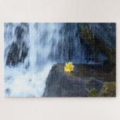 Gelbe Blume Primrose im Wasserfall Puzzle (Horizontal)