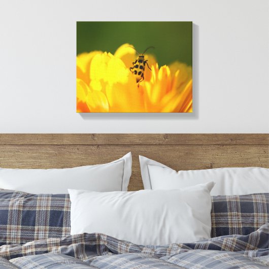 Gelbe Blume überzogene Leinwand (Insitu (Schlafzimmer))