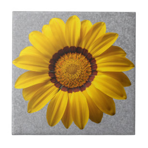 Gelbe Blumen Abstrakter, grau gestrichener Hinterg Fliese