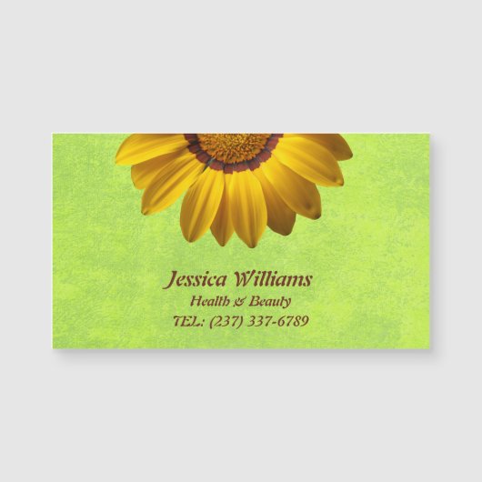 Gelbe Blumen auf Abstrakt-grüner Monogram Magnetkarte (Vorderseite)