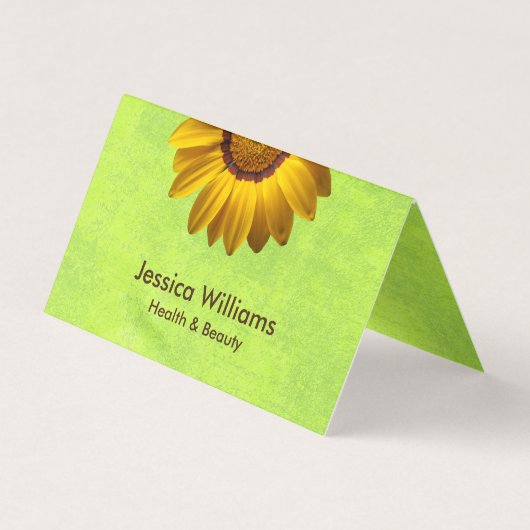 Gelbe Blumen auf Abstrakt-grüner Monogram Visitenkarten (Vorderseite)