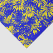 Gelbe Blumen auf blau Seidenpapier (Ausschnitt)