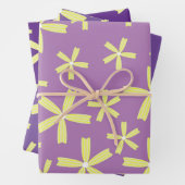 Gelbe Blumen auf Lila Muster Geschenkpapier Set (Beispiel)