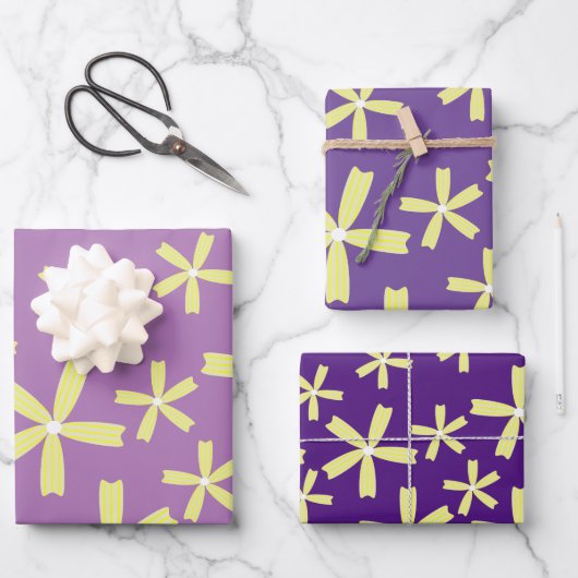 Gelbe Blumen auf Lila Muster Geschenkpapier Set (Vorderseite)