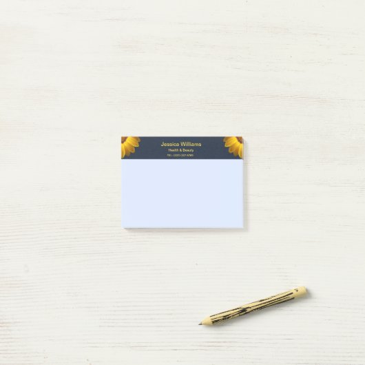 Gelbe Blumen auf Navy Blue-Hintergrund Monogram Post-it Klebezettel (Auf Schreibtisch)