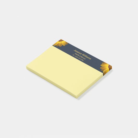 Gelbe Blumen auf Navy Blue-Hintergrund Monogram Post-it Klebezettel (angewinkelt)