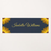 Gelbe Blumen auf Navy Blue-Hintergrund Monogram Yogamatte (Vorderseite (Horizontal))