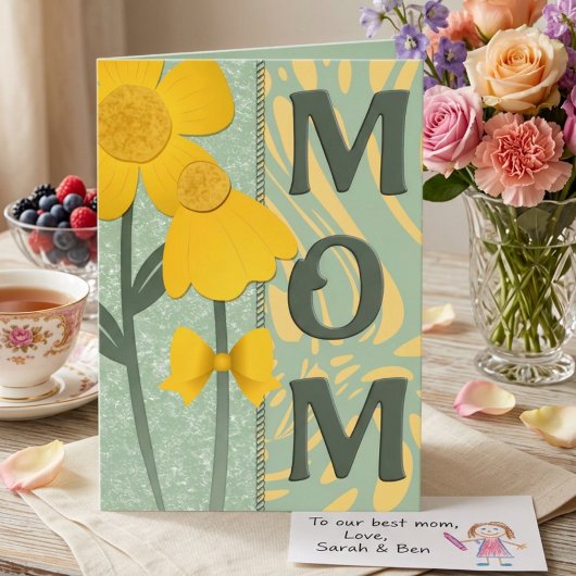 Gelbe Blumen auf Salbeigrünem Muttergruß Karte
