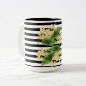Gelbe Blumen auf schwarz-weißen Streifen Zweifarbige Tasse (Vorderseite Links)