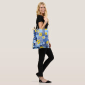 Gelbe Blumen Blaues Muster Tasche (Am Model)