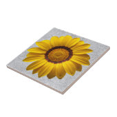 Gelbe Blumen, graue Steinwände im Hintergrund Fliese (Seite)