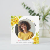 Gelbe Blumen Klasse 2025 Abschluss Foto Ankündigung (Stehend Vorderseite)