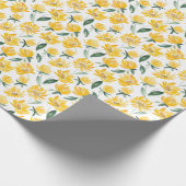 Gelbe Blumen Leaf Sommermuster Geschenkpapier (Ecke)