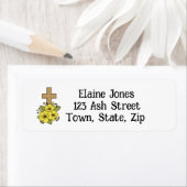 Gelbe Blumen mit Rücksendeadressen-Aufklebern über (Insitu)