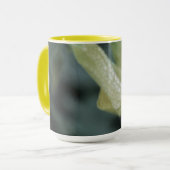 Gelbe Blumen - Morgentau Tasse (Vorderseite Links)