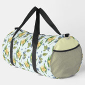 Gelbe Blumen und Blaubeeren Duffle Bag (Rechte Ecke)
