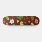 Gelbe Blumen und weiße Rosen 12 Skateboard (Horizontal)