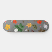Gelbe Blumen und weiße Rosen 16 Skateboard (Horizontal)