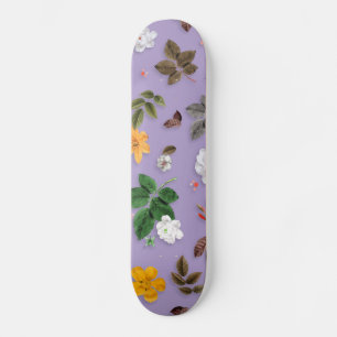 Gelbe Blumen und weiße Rosen 21 Skateboard