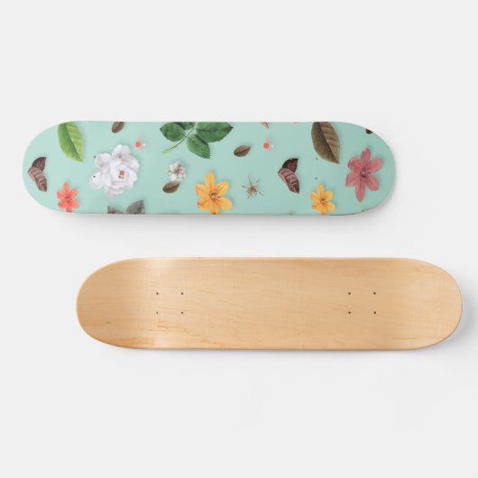 Gelbe Blumen und weiße Rosen 22 Skateboard (Horizontal)