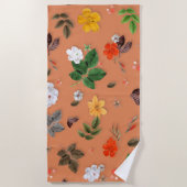 Gelbe Blumen und weiße Rosen 25 Strandtuch (Vorderseite)