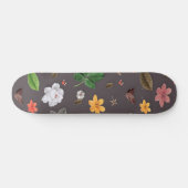Gelbe Blumen und weiße Rosen 26 Skateboard (Horizontal)