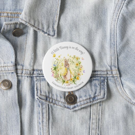 Gelbe Blüte Peter Rabbit Baby Duschfavoriten Button (Beispiel)