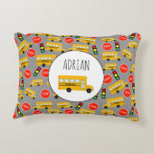 Gelbe Bushaltestelle für Busse, die Ampeln signier Dekokissen (Rückseite)