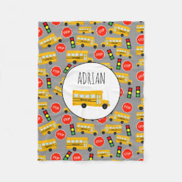 Gelbe Bushaltestelle für Busse, die Ampeln signier Fleecedecke