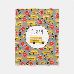 Gelbe Bushaltestelle für Busse, die Ampeln signier Fleecedecke