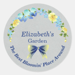 Gelbe Buttercups und blaue Iris-Aufkleber Runder Aufkleber