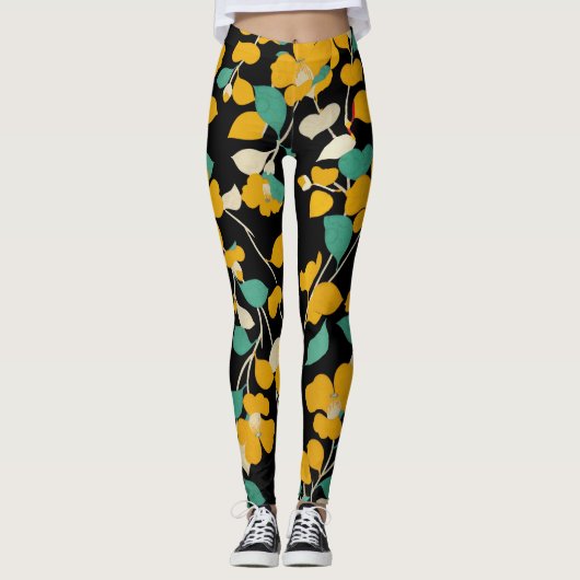 GELBE CAMELLIAS, WEISSE GRÜNE BLÄTTER, SCHWARZ LEGGINGS (Vorderseite)