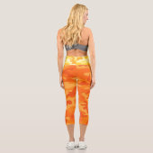 Gelbe Camouflage INITIALEN Orange Active Her Capri Leggings (Rückseite)