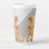 Gelbe Chicks Daisy Stripe Latte Tasse (Vorderseite)