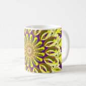 Gelbe Chrysanthemum-Blume Lila Abstrakt Kaffeetasse (VorderseiteRechts)