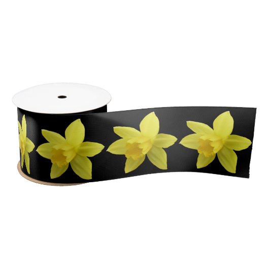 Gelbe Daffodien auf der schwarzen Satin-Ribbon Satinband (Spule)