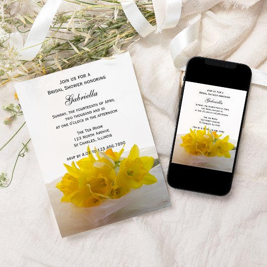 Gelbe Daffodien auf weißem Brautparty Einladung