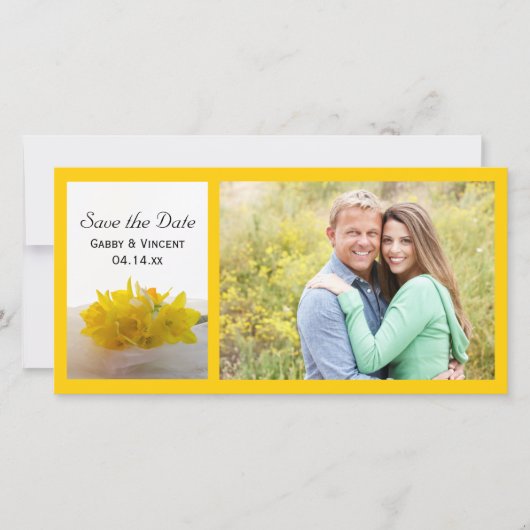 Gelbe Daffodien auf weißer Hochzeit speichern das Save The Date (Vorderseite)