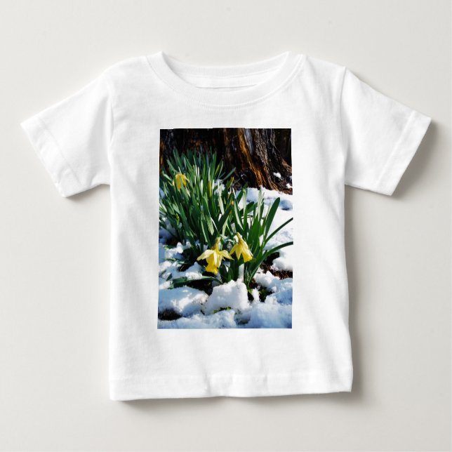 Gelbe Daffodien Blume im Schnee Baby T-shirt (Vorderseite)