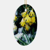 Gelbe Daffodien Blume im Schnee Keramik Ornament (Rechts)