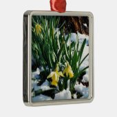 Gelbe Daffodien Blume im Schnee Ornament Aus Metall (Rechts)