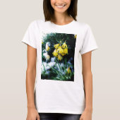 Gelbe Daffodien Blume im Schnee T-Shirt (Vorderseite)