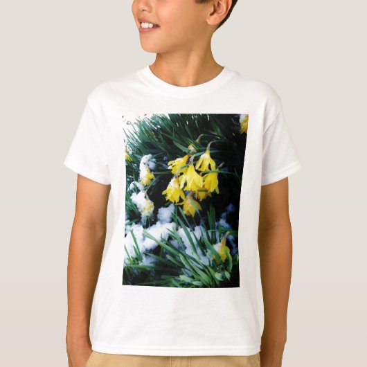 Gelbe Daffodien Blume im Schnee T-Shirt (Vorderseite)
