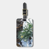 Gelbe Daffodien im Schnee Gepäckanhänger (Vorderseite vertikal)