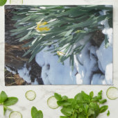 Gelbe Daffodien im Schnee Geschirrtuch (Gefaltet)